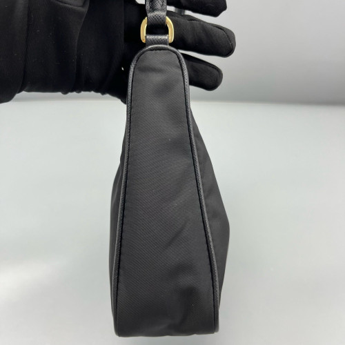 Prada Re-Edition 2005 Shoulder Bag Nylon Black
