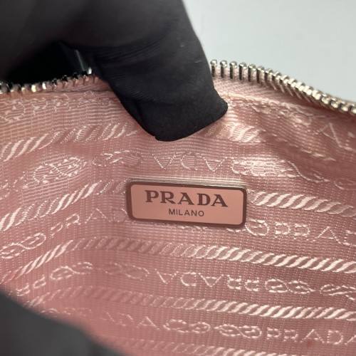 Prada Re-Edition 2005 Shoulder Bag Nylon Light Pink