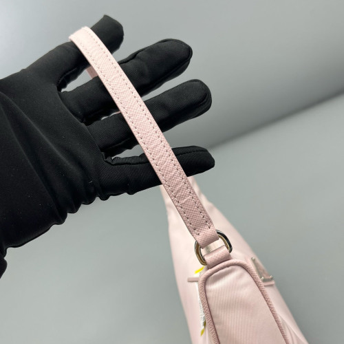 Prada Re-Edition 2005 Shoulder Bag Nylon Light Pink