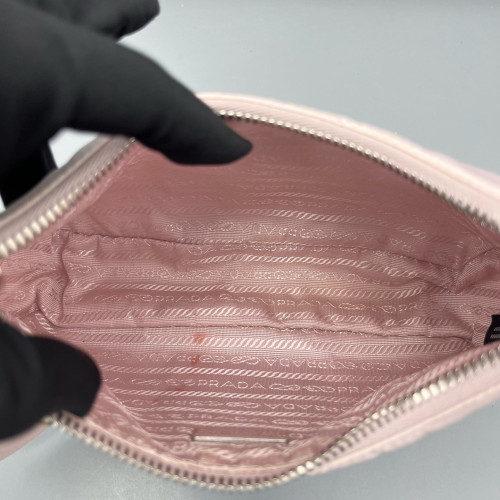Prada Re-Edition 2005 Shoulder Bag Nylon Light Pink