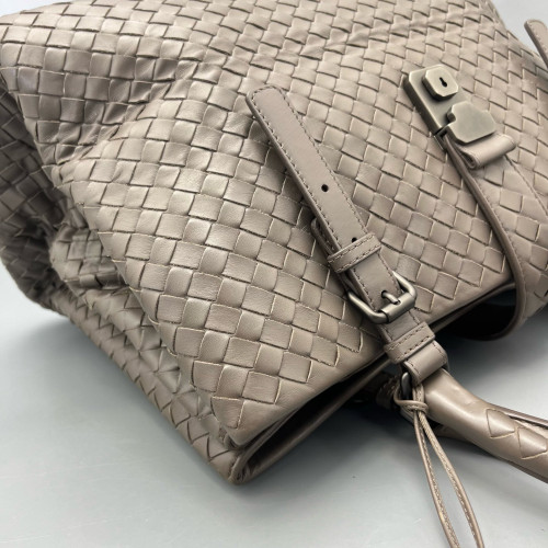 Bottega Veneta Large Roma Tote Bag Lambskin Intrecciato Nappa Grey