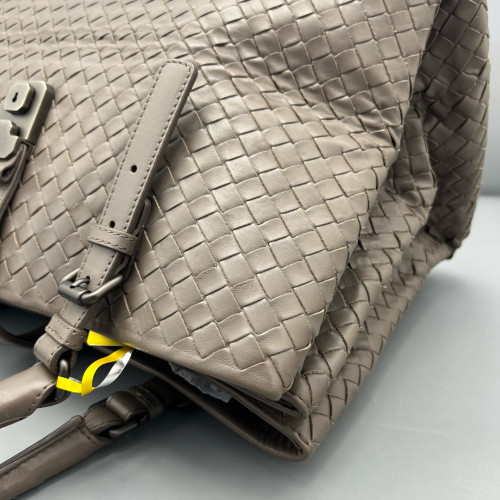 Bottega Veneta Large Roma Tote Bag Lambskin Intrecciato Nappa Grey
