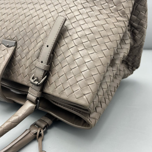 Bottega Veneta Large Roma Tote Bag Lambskin Intrecciato Nappa Grey