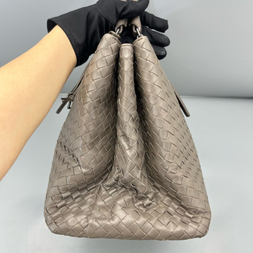 Bottega Veneta Large Roma Tote Bag Lambskin Intrecciato Nappa Grey