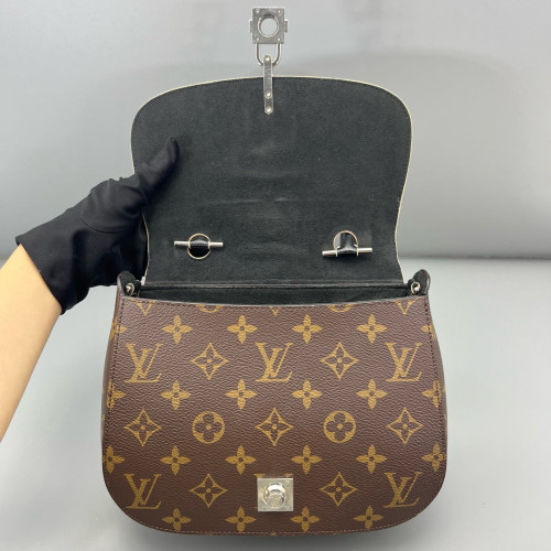 Louis Vuitton Chain It PM Monogram Brown