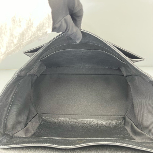 Louis Vuitton Messenger Calfskin Black