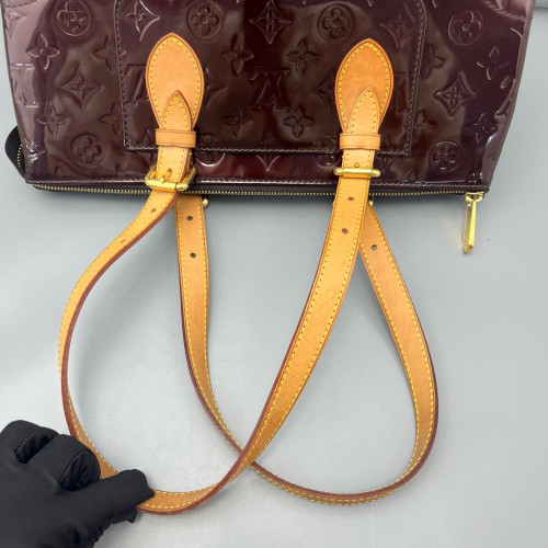 Louis Vuitton Shoulder Bag Vernis Amarante