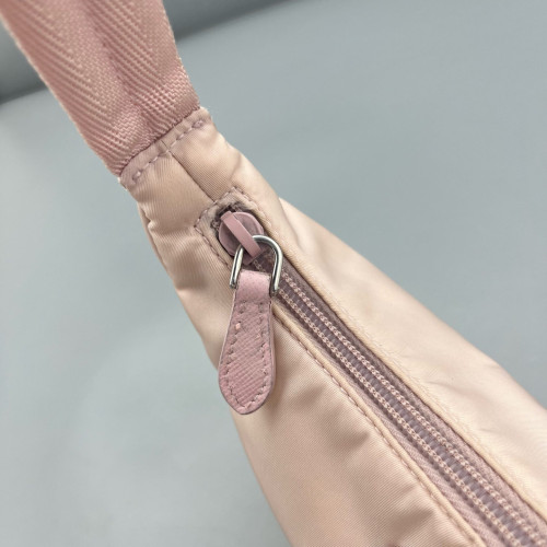 Prada Re-Edition 2005 Shoulder Bag Nylon Light Pink