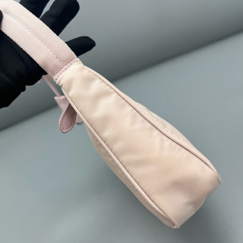 Prada Re-Edition 2005 Shoulder Bag Nylon Light Pink
