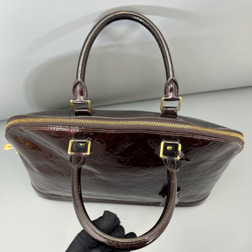 Louis Vuitton Alma GM Vernis Amarante