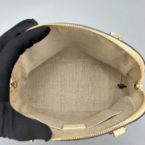 Gucci Mini Microguccissima Dome Bag Calfskin Beige Mystic White Gucci Mini Microguccissima Dome Bag Calfskin Beige Mystic White