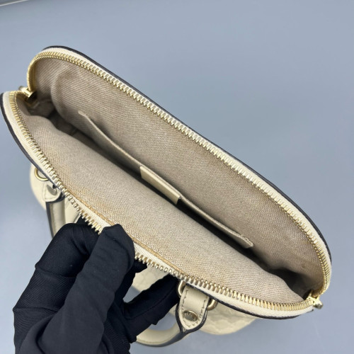 Gucci Mini Microguccissima Dome Bag Calfskin Beige Mystic White Gucci Mini Microguccissima Dome Bag Calfskin Beige Mystic White