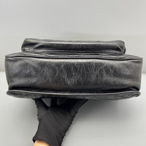 Yves Saint Laurent Large Niki Messenger Pull Up Leather Black