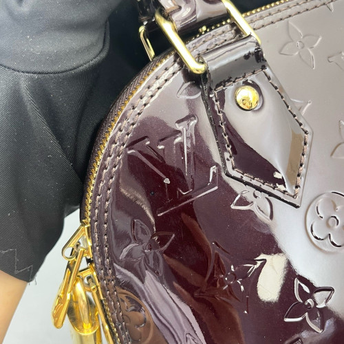 Louis Vuitton Alma BB Vernis Amarante