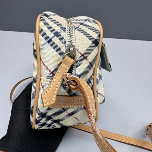 Burberry Camera Case House Check Calfskin Beige Black Red