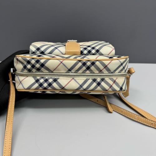 Burberry Camera Case House Check Calfskin Beige Black Red