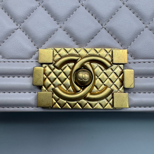 Chanel Quilted Medium Top Handle Boy Flap Lambskin Pale Orchid Chanel Quilted Medium Top Handle Boy Flap Lambskin Pale Orchid