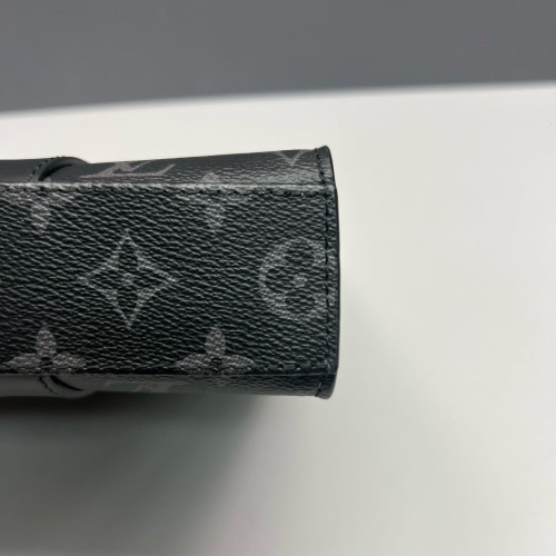 Louis Vuitton Sac Plat Messenger Monogram Eclipse Black Louis Vuitton Sac Plat Messenger Monogram Eclipse Black