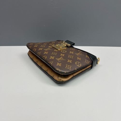 Louis Vuitton Shoulder Bag Monogram Brown Black
