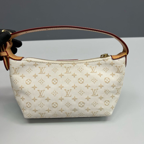 Louis Vuitton Hills Pochette Monogram White Beige Louis Vuitton Hills Pochette Monogram White Beige