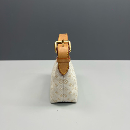 Louis Vuitton Hills Pochette Monogram White Beige Louis Vuitton Hills Pochette Monogram White Beige