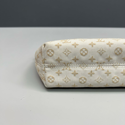 Louis Vuitton Hills Pochette Monogram White Beige Louis Vuitton Hills Pochette Monogram White Beige