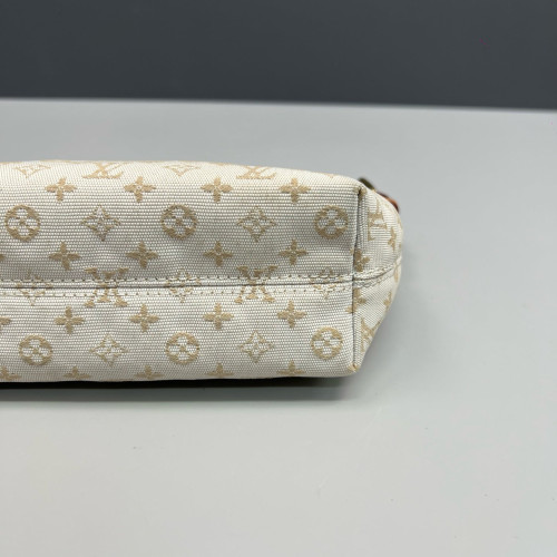 Louis Vuitton Hills Pochette Monogram White Beige Louis Vuitton Hills Pochette Monogram White Beige