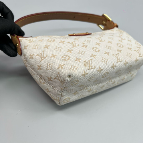 Louis Vuitton Hills Pochette Monogram White Beige Louis Vuitton Hills Pochette Monogram White Beige