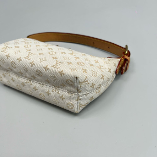 Louis Vuitton Hills Pochette Monogram White Beige Louis Vuitton Hills Pochette Monogram White Beige
