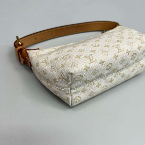 Louis Vuitton Hills Pochette Monogram White Beige Louis Vuitton Hills Pochette Monogram White Beige