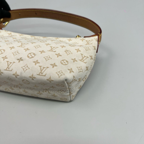 Louis Vuitton Hills Pochette Monogram White Beige Louis Vuitton Hills Pochette Monogram White Beige