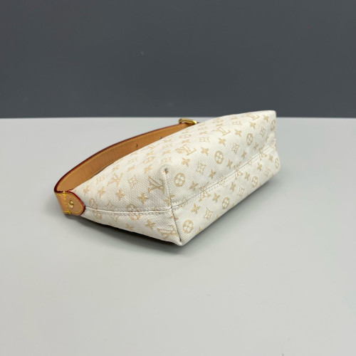 Louis Vuitton Hills Pochette Monogram White Beige Louis Vuitton Hills Pochette Monogram White Beige