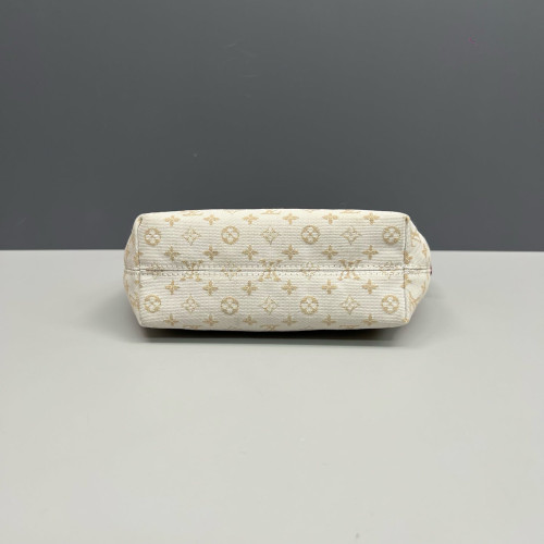 Louis Vuitton Hills Pochette Monogram White Beige Louis Vuitton Hills Pochette Monogram White Beige