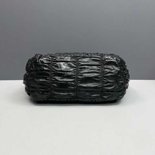 Prada Shoulder Bag Pull Up Leather Black