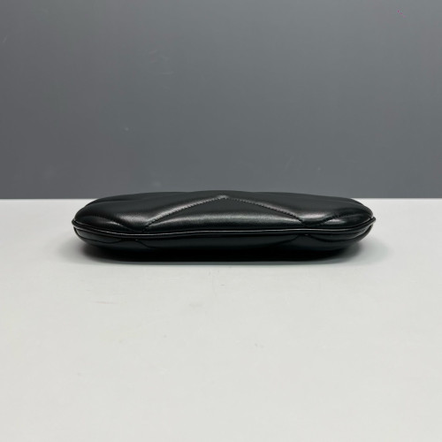 Gucci Matelasse Shoulder Bag Calfskin Black
