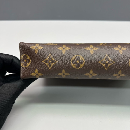 Louis Vuitton Toiletry Pouch 26 Monogram Brown