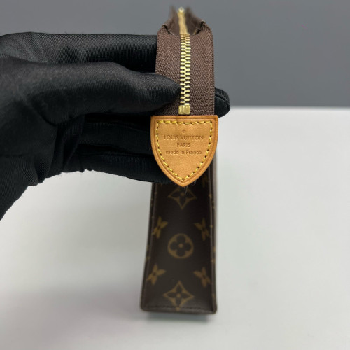 Louis Vuitton Toiletry Pouch 26 Monogram Brown