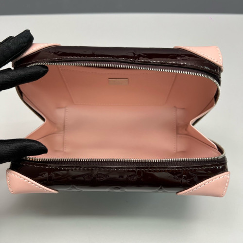 Louis Vuitton Camera Case Vernis Pink Amarante