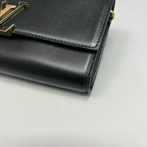Louis Vuitton Capucines Wallet On Chain Calfskin Black