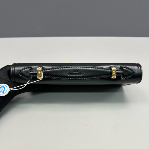 Louis Vuitton Capucines Wallet On Chain Calfskin Black