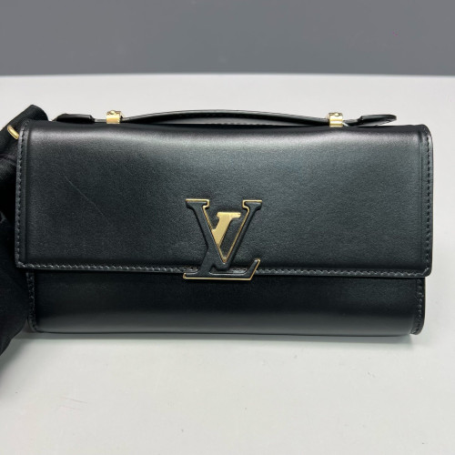 Louis Vuitton Capucines Wallet On Chain Calfskin Black