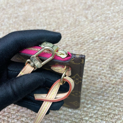 Louis Vuitton Neverfull MM Monogram Fuchsia Brown