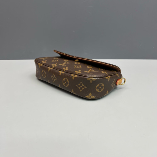 Louis Vuitton Ivy Wallet On Chain Monogram Brown
