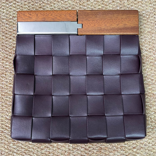 Bottega Veneta Clutch Lambskin Maxi Intrecciato Wood Burgundy