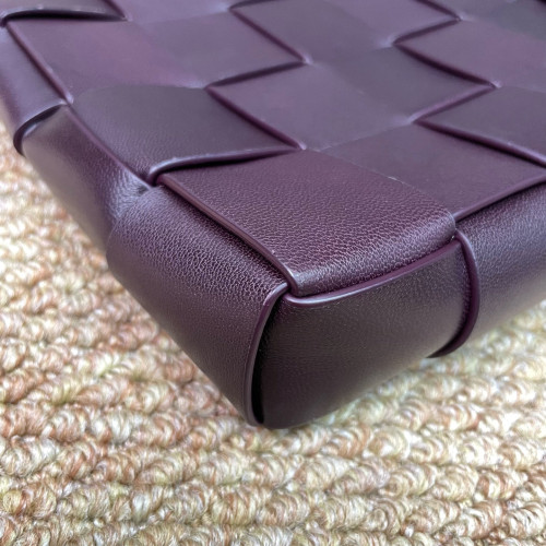 Bottega Veneta Clutch Lambskin Maxi Intrecciato Wood Burgundy