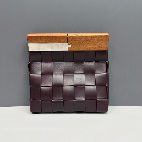 Bottega Veneta Clutch Lambskin Maxi Intrecciato Wood Burgundy