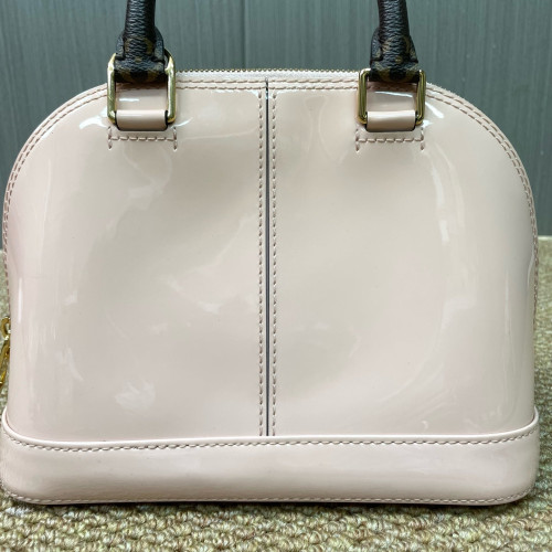 Louis Vuitton Alma BB Vernis Monogram Pink