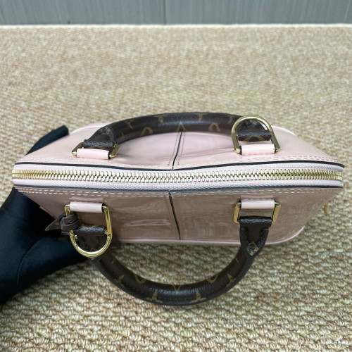 Louis Vuitton Alma BB Vernis Monogram Pink