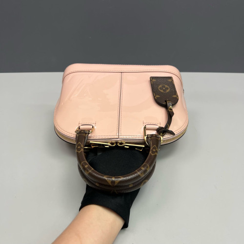 Louis Vuitton Alma BB Vernis Monogram Pink