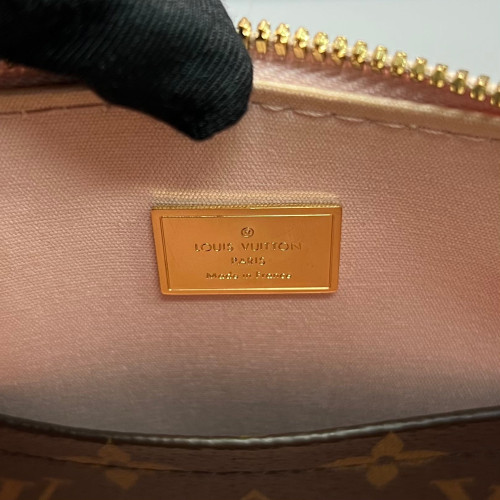 Louis Vuitton Alma BB Vernis Monogram Pink
